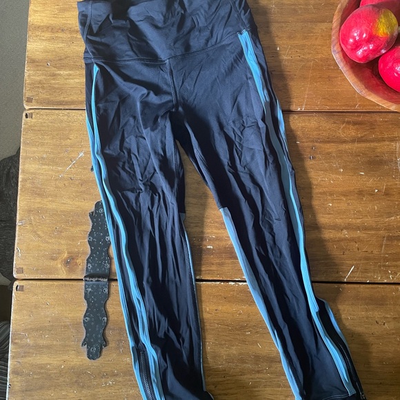 Lululemon Zip The Line Crop Black Blue Leggings Women's Size 6 - Picture 7 of 13